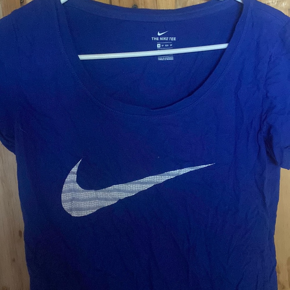 THE NIKE TEE